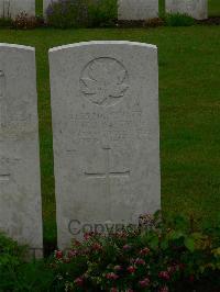 Etaples Military Cemetery - Davey, W J